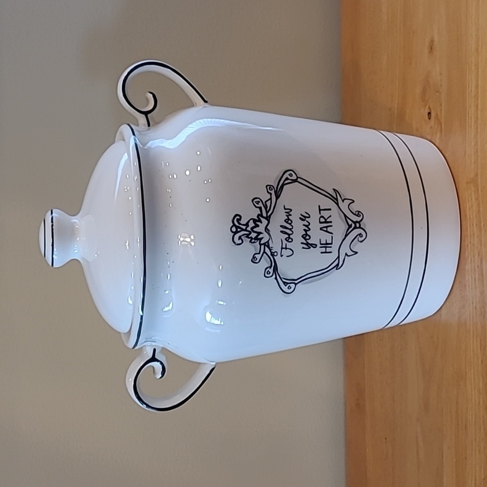 KATIE MANDY 'Follow Your Heart' Lidded Ceramic Canister/Cookie Jar With Handles - Picture 3 of 15